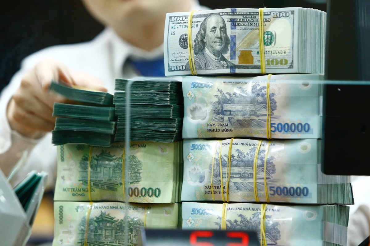 Kiểm soát lạm phát trong vòng xoáy giá năng lượng: Mở dư địa phối hợp tài khóa - tiền tệ (Bài 2): Lãi suất và tỷ giá trong thế cân bằng khó