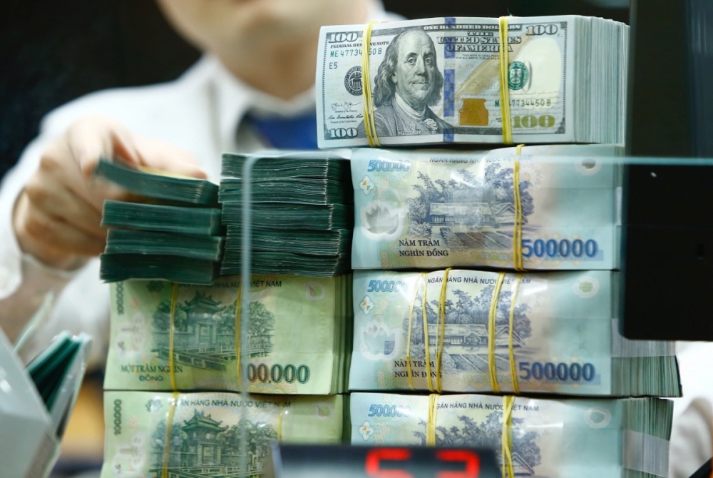 Kiểm soát lạm phát trong vòng xoáy giá năng lượng: Mở dư địa phối hợp tài khóa - tiền tệ (Bài 2): Lãi suất và tỷ giá trong thế cân bằng khó