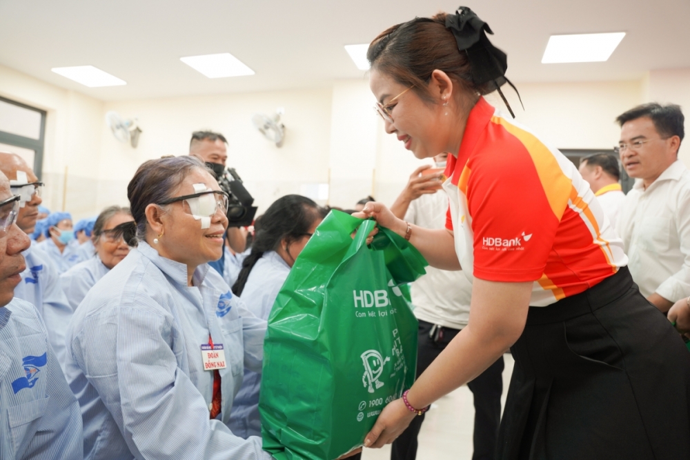 HDBank cùng hành trình 20 năm mang ánh sáng đến bệnh nhân có hoàn cảnh khó khăn