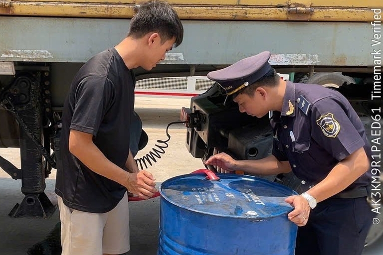Hải quan cửa khẩu quốc tế Lao Bảo chặn đứng xe ô tô vận chuyển trái phép dầu Diesel qua biên giới