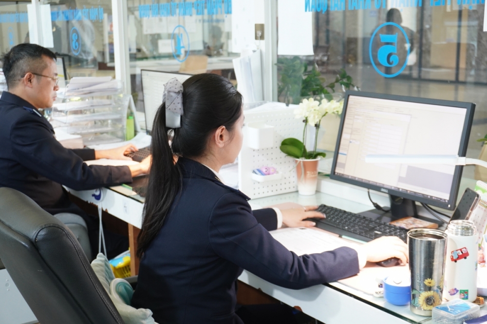 Hoạt động nghiệp vụ tại Hải quan cửa khẩu quốc tế Hữu Nghị. Ảnh: H.Nụ