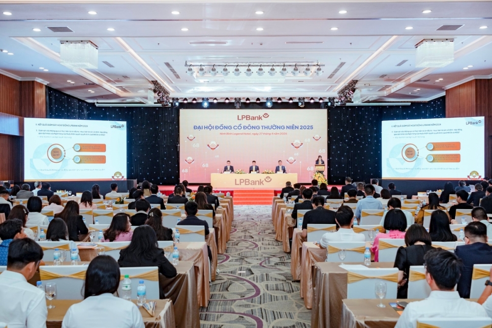 Ngân hàng mạnh tay chia Ngân hàng mạnh tay chia