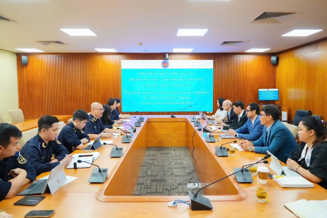 Hải quan Việt Nam chia sẻ kinh nghiệm thực thi phòng vệ thương mại với Bộ Thương mại Campuchia