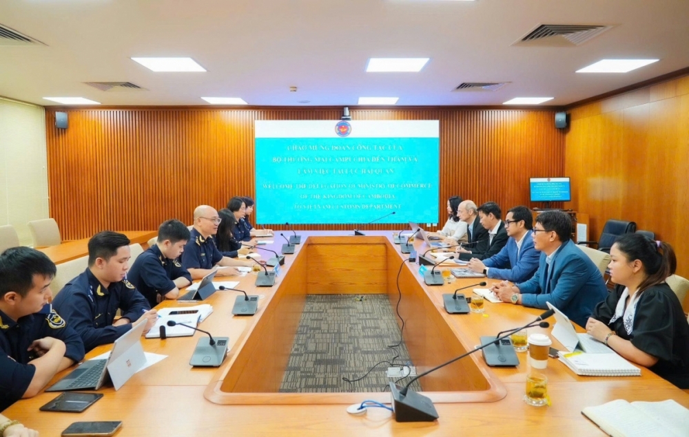 Quang cảnh buổi làm việc.