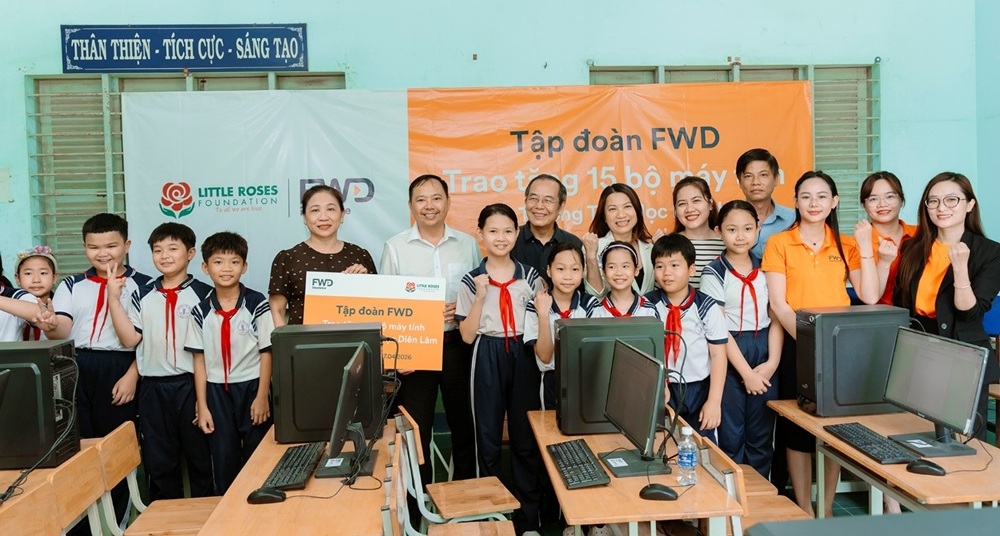 Tập đoàn FWD hỗ trợ thiết bị học tập cho gần 1.500 học sinh tại tỉnh Khánh Hòa Tập đoàn FWD hỗ trợ thiết bị học tập cho gần 1.500 học sinh tại tỉnh Khánh Hòa