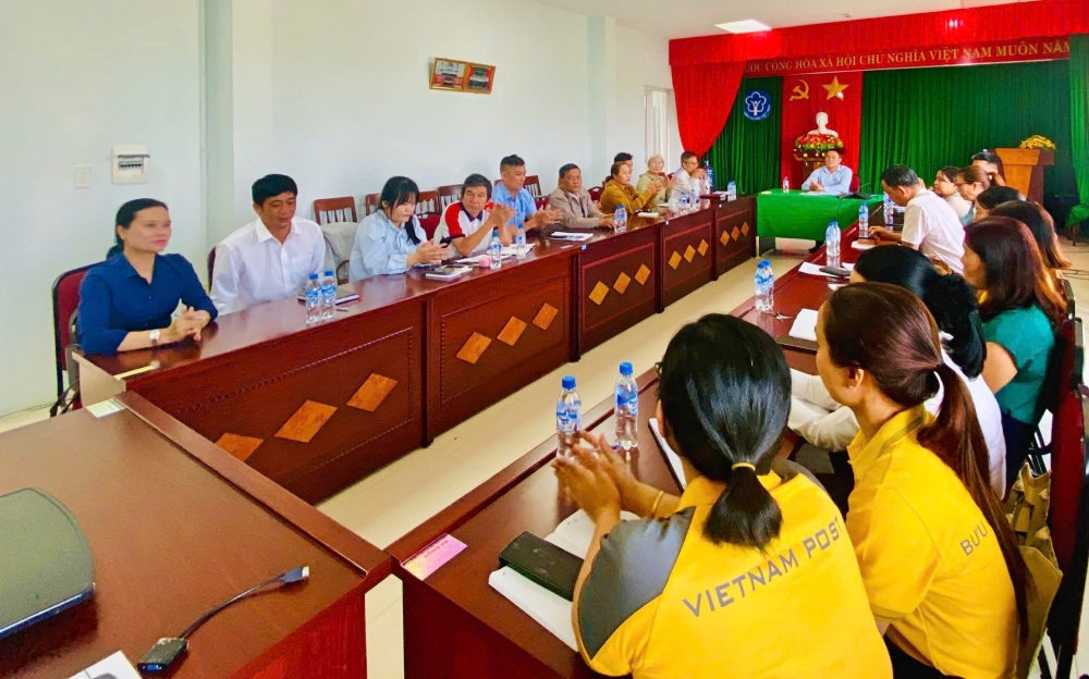 Phát huy mạng lưới nhân viên thu tại bảo hiểm xã hội cơ sở
