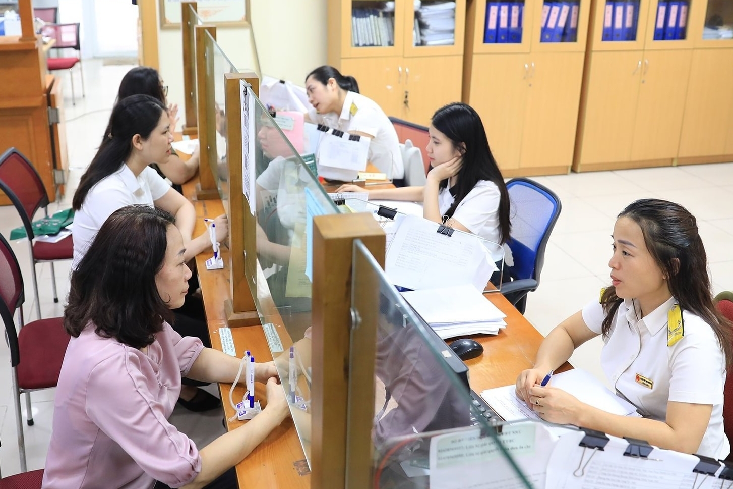 Mua hàng hóa, dịch vụ từng lần có giá trị từ 5 triệu đồng trở lên cần hồ sơ gì để được trừ thuế?