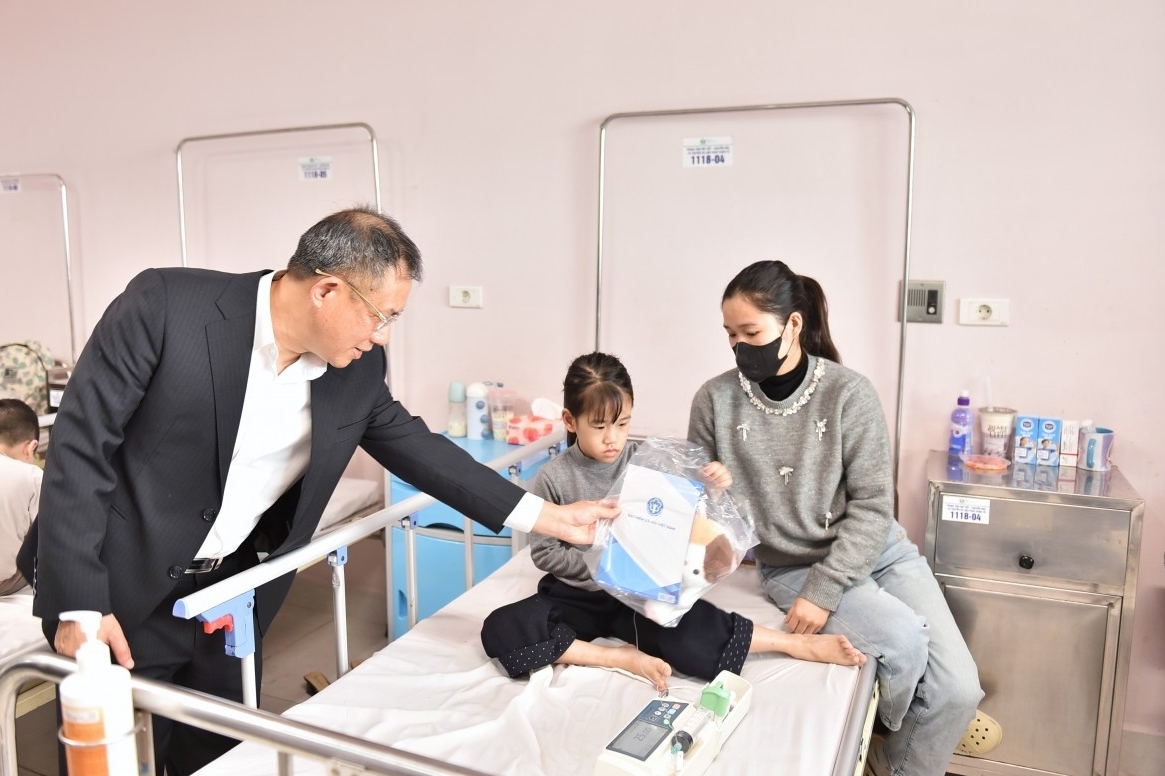 Thận trọng khi điều chỉnh mức đóng bảo hiểm y tế để không tạo thêm gánh nặng cho người dân