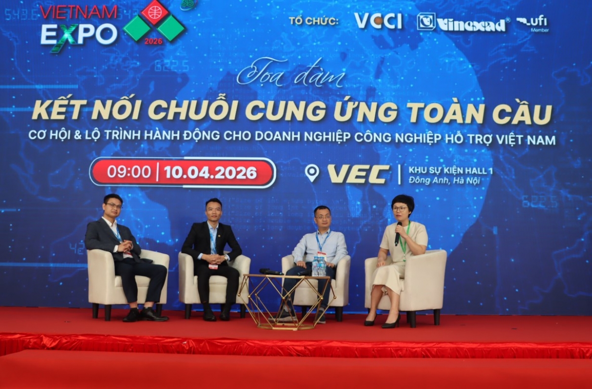 Các chuyên gia trao đổi tại sự kiện. 
