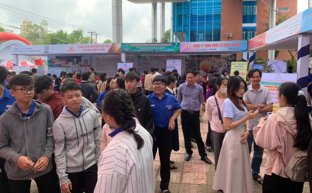 Quảng Ngãi: Bảo hiểm thất nghiệp chuyển từ chi trả thụ động sang kích hoạt thị trường lao động