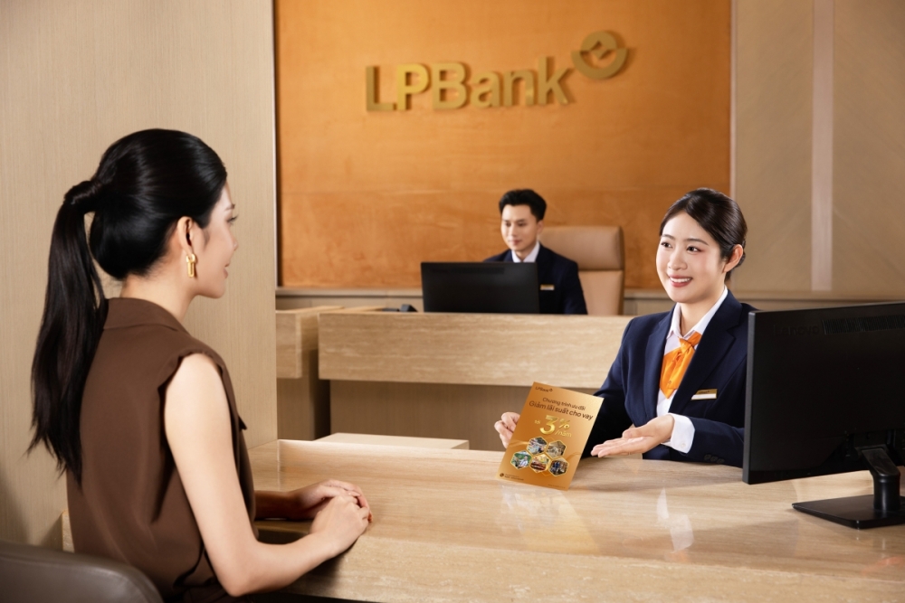 LPBank tiên phong giảm lãi suất huy động và hạ lãi suất cho vay theo định hướng của NHNN.