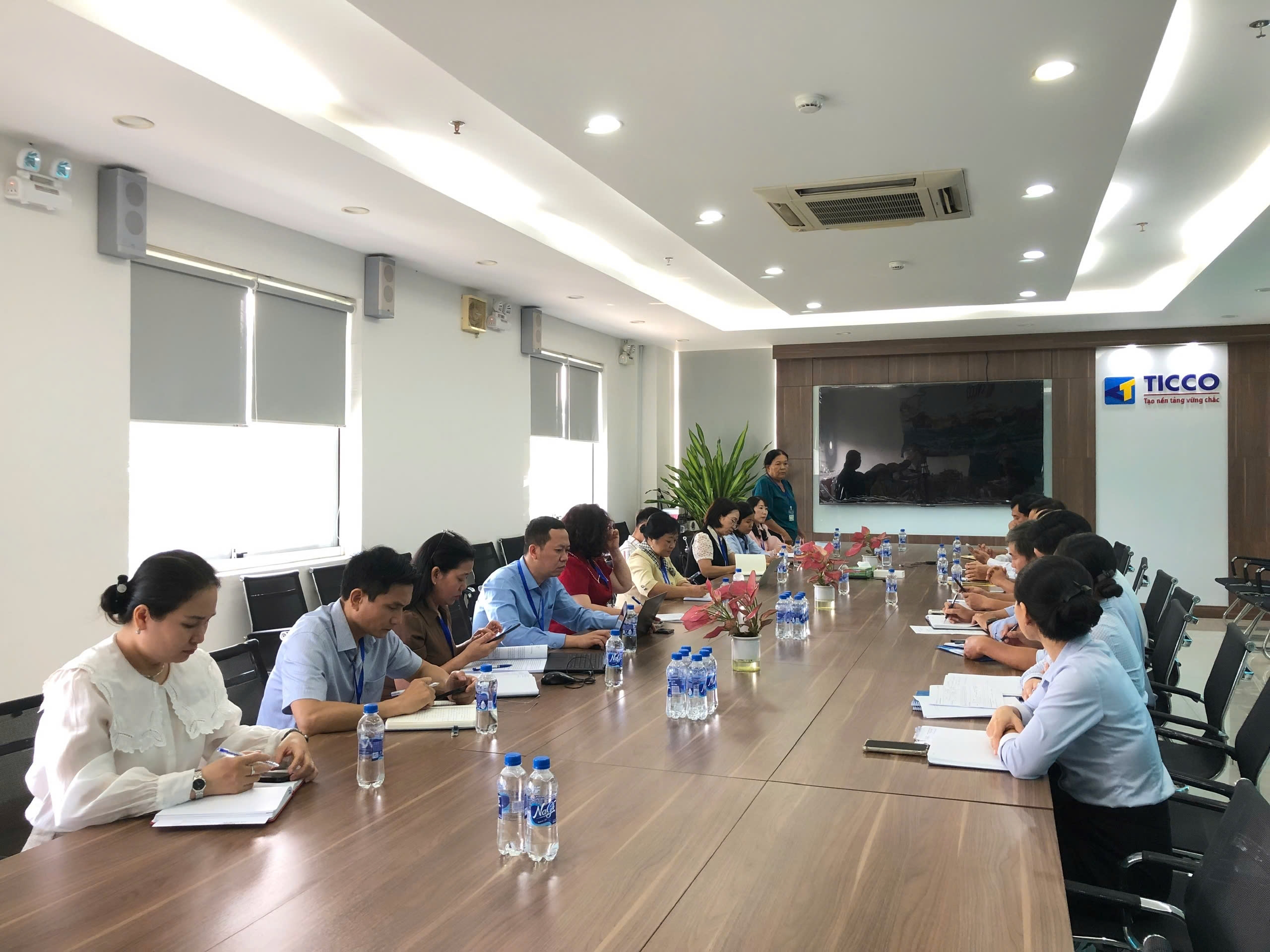 Đồng Tháp phấn đấu hoàn thành thu thập thông tin Tổng điều tra kinh tế trước ngày 15/5/2026 Đồng Tháp phấn đấu hoàn thành thu thập thông tin Tổng điều tra kinh tế trước thời hạn