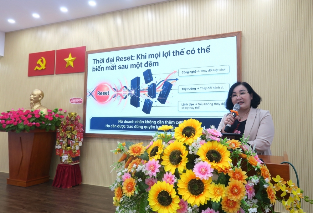 Bản lĩnh chèo lái doanh nghiệp và hội nhập của nữ doanh nhân trong kỷ nguyên số Bản lĩnh chèo lái doanh nghiệp và hội nhập của nữ doanh nhân trong kỷ nguyên số