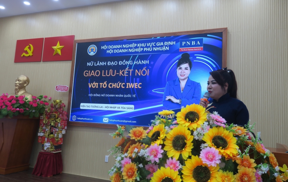 Bản lĩnh chèo lái doanh nghiệp và hội nhập của nữ doanh nhân trong kỷ nguyên số Bản lĩnh chèo lái doanh nghiệp và hội nhập của nữ doanh nhân trong kỷ nguyên số