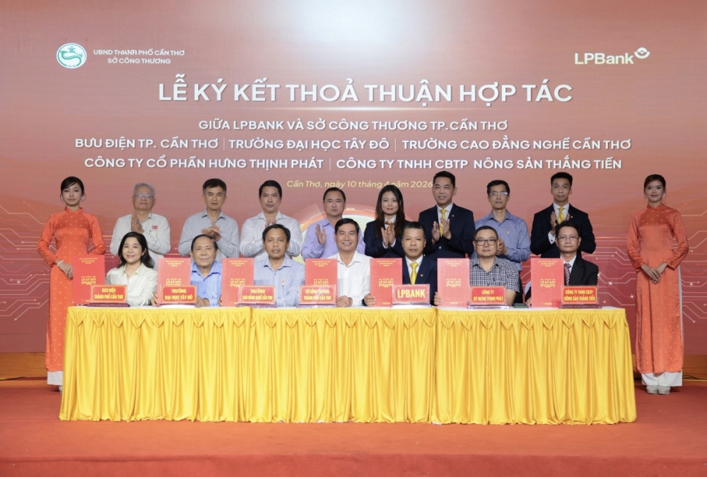Lễ ký kết thỏa thuận hợp tác giữa LPBank với một số đơn vị tiêu biểu trên địa bàn thành phố Cần Thơ. Lễ ký kết thỏa thuận hợp tác giữa LPBank với một số đơn vị tiêu biểu trên địa bàn thành phố Cần Thơ.