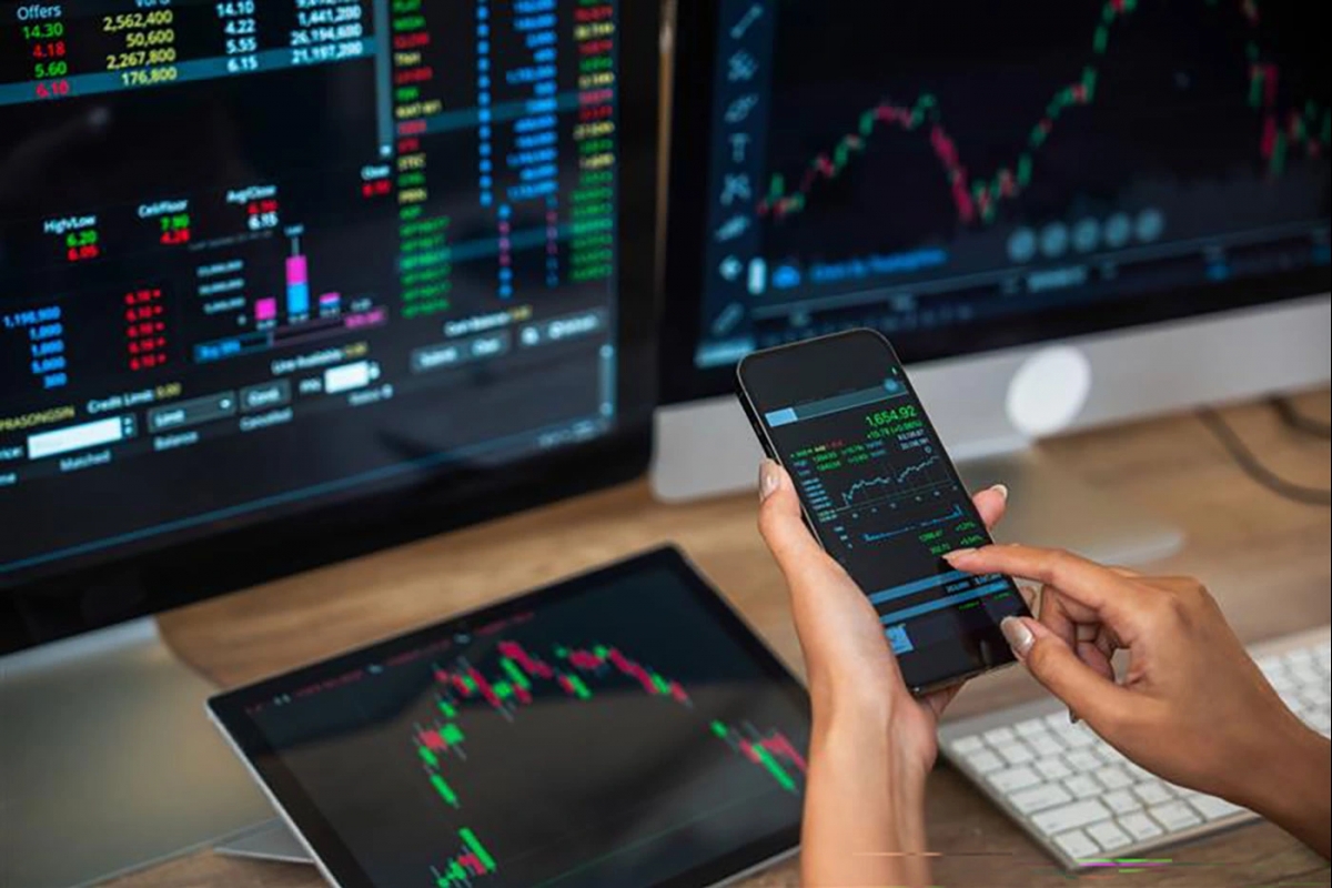 Bluechip đồng thuận kéo VN-Index tăng 27 điểm