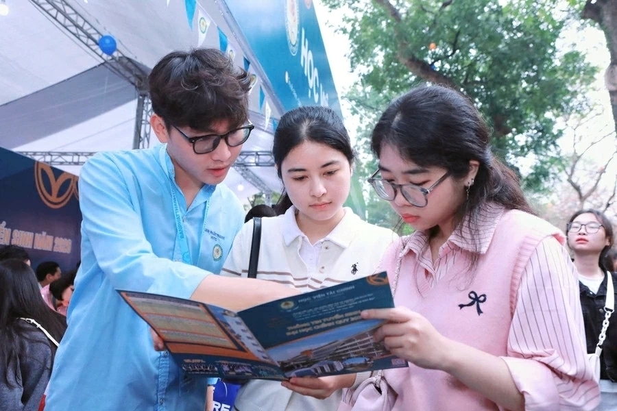 Sinh viên ngành kinh tế - tài chính cần gì để thích ứng với nền kinh tế tri thức?