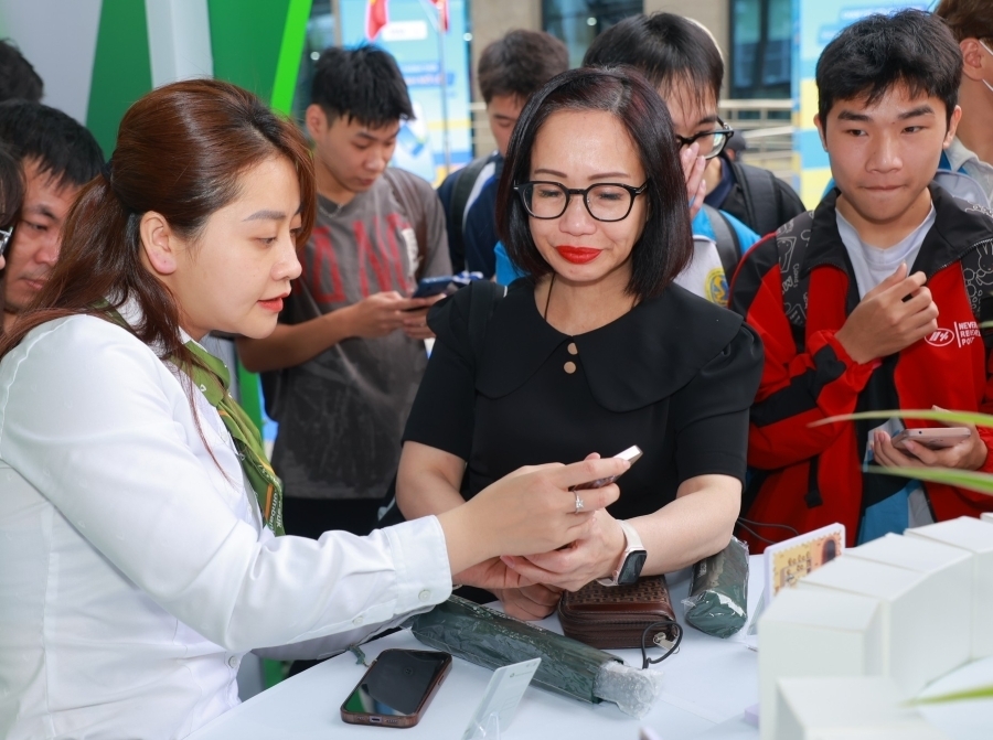 Ngân hàng trong không gian đô thị: Khi thanh toán trở thành “hạ tầng vô hình” của đời sống Ngân hàng trong không gian đô thị: Khi thanh toán trở thành “hạ tầng vô hình” của đời sống