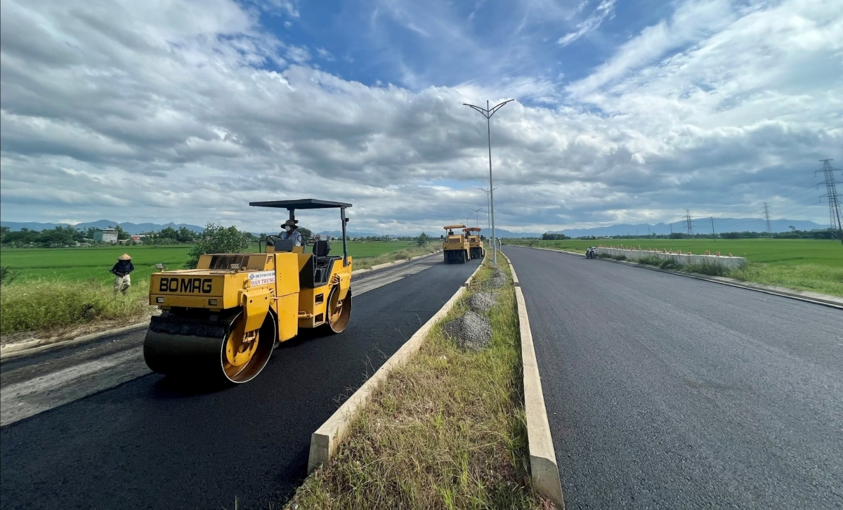 Tạo động lực tăng trưởng từ thể chế, doanh nghiệp và đầu tư công