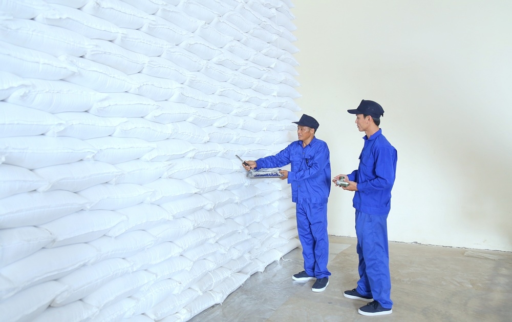 Lựa chọn nhà thầu mua 300.000 tấn gạo dự trữ quốc gia nhập kho năm 2026 Lựa chọn nhà thầu mua 300.000 tấn gạo dự trữ quốc gia nhập kho năm 2026