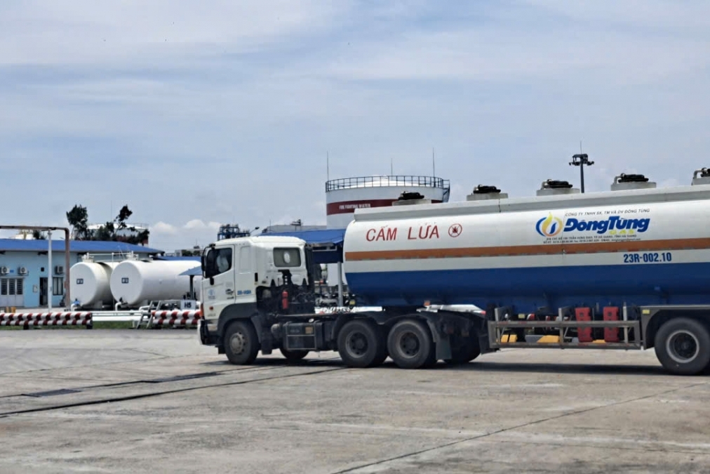 Hải quan hỏa tốc áp dụng thuế suất 0% với xăng dầu và nhiên liệu bay từ 16/4/2026