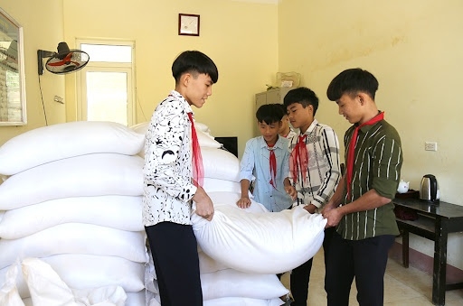 Xuất bổ sung hơn 391 tấn gạo dự trữ quốc gia hỗ trợ học sinh tỉnh Tuyên Quang Xuất bổ sung hơn 391 tấn gạo dự trữ quốc gia hỗ trợ học sinh tỉnh Tuyên Quang