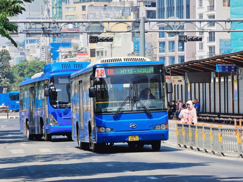 Giao thông công cộng chỉ hấp dẫn khi hạ tầng đồng bộ. Ảnh: CTV