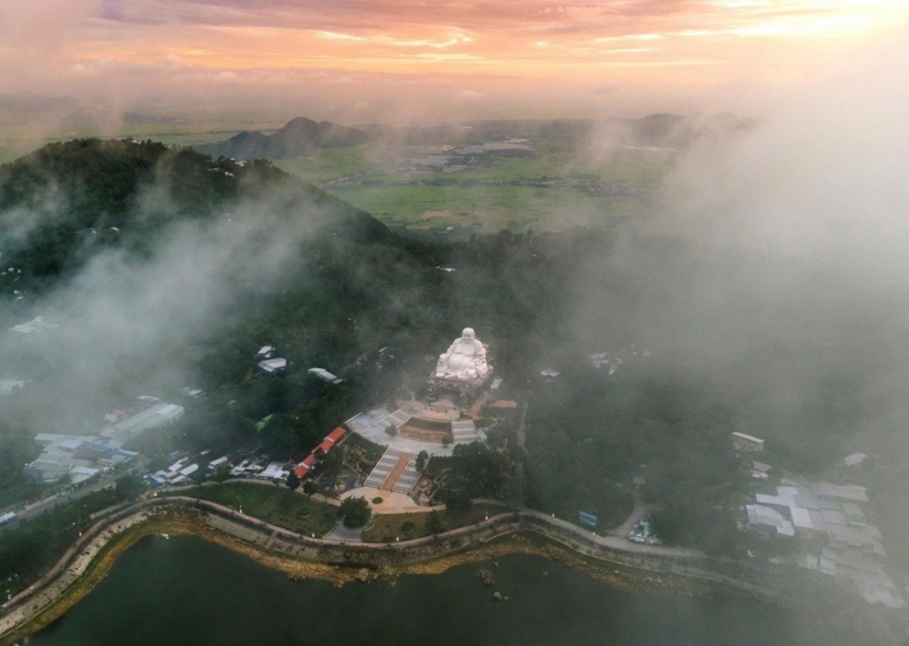 Nghịch lý “thu phí để nuôi người đi thu phí” Nghịch lý “thu phí để nuôi người đi thu phí”