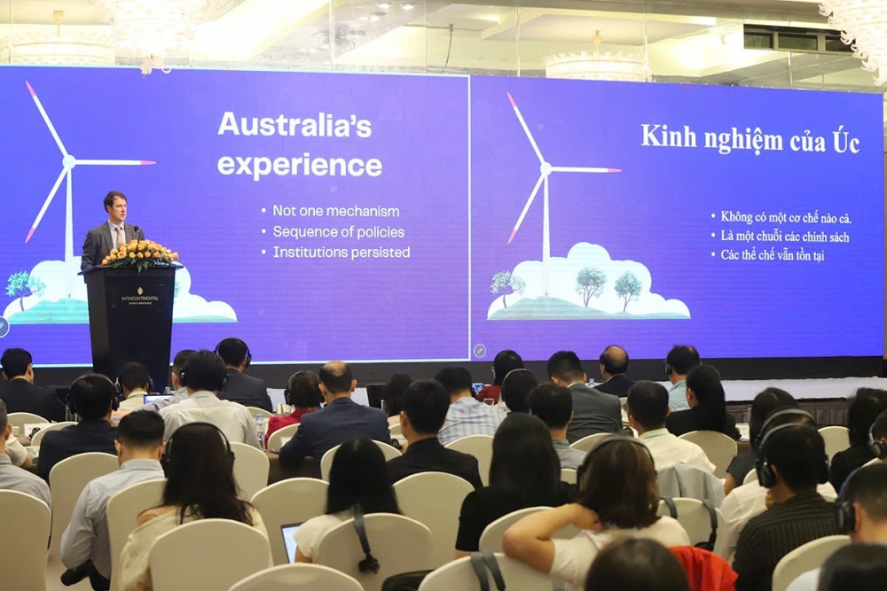 ông Lachlan Simpson, Tham tán, Đại sứ quán Australia, đại diện Bộ Biến đổi Khí hậu, Năng lượng, Môi trường và Nước 