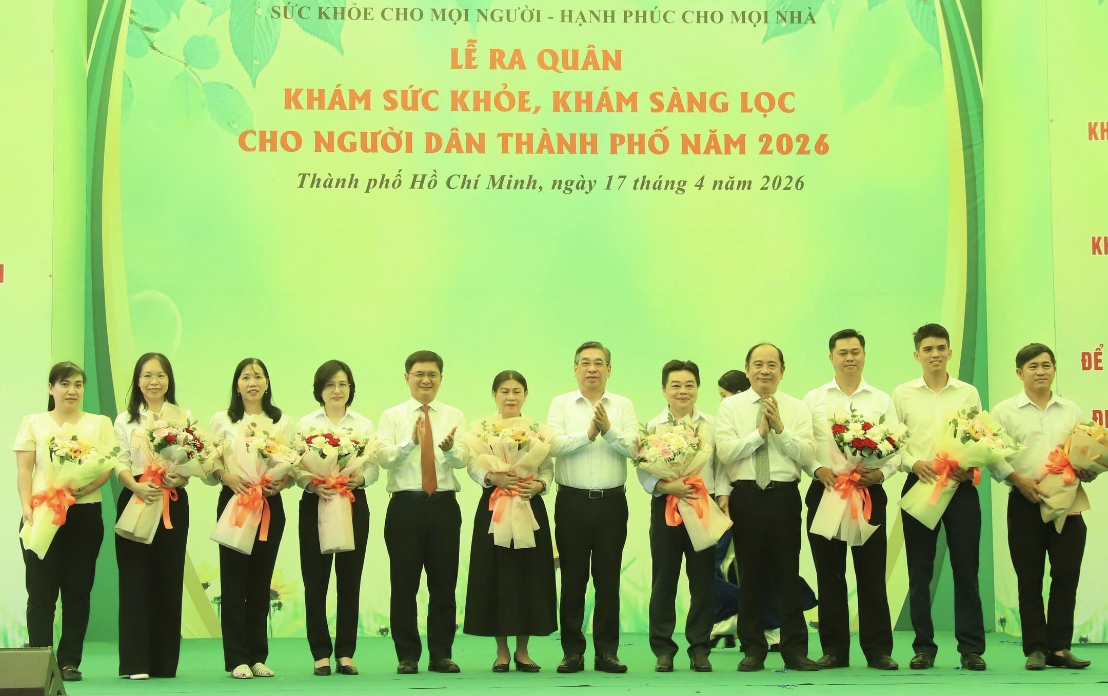 Đồng loạt ra quân khám sức khỏe cho người dân trên toàn địa bàn