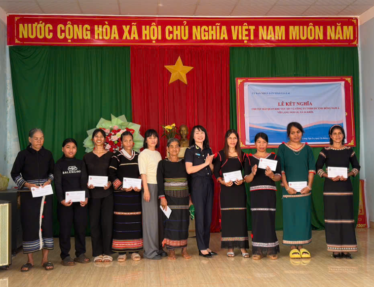 Hải quan khu vực XIV kết nghĩa với làng Ngo Le, xã Ia Krêl, tỉnh Gia Lai