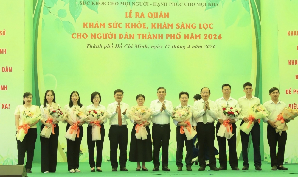 Đồng loạt ra quân khám sức khỏe cho người dân trên toàn địa bàn