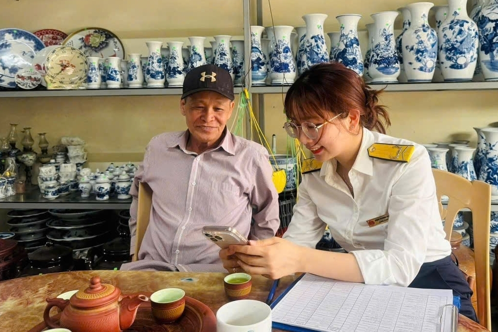 Bài 1: Khi hộ kinh doanh dần quen với chuyển khoản