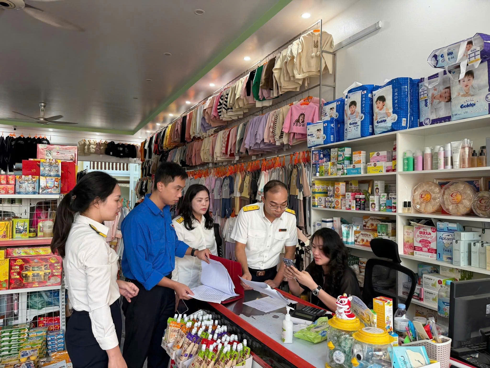 Bài 1: Khi hộ kinh doanh dần quen với chuyển khoản