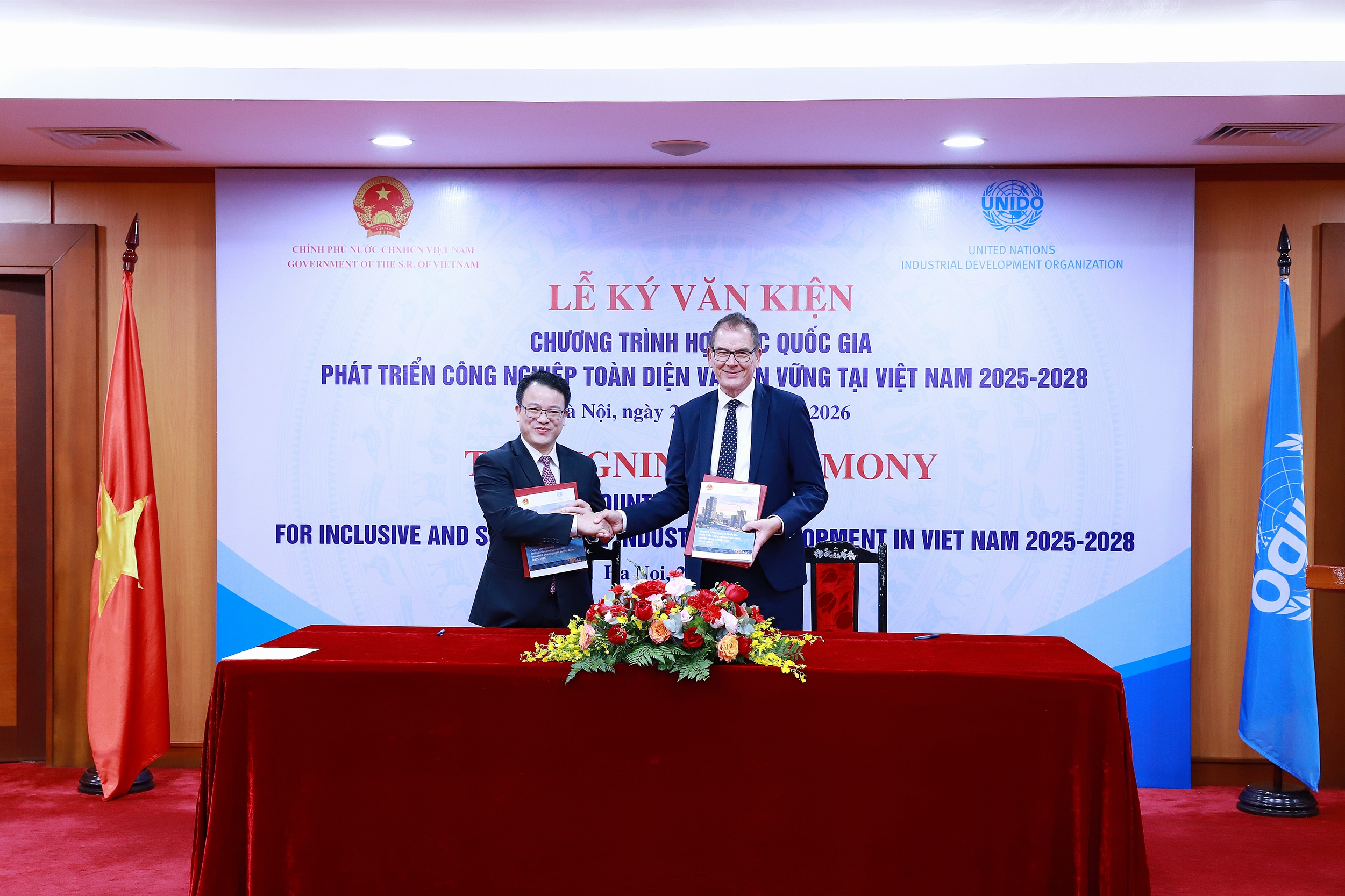 UNIDO và Việt Nam ký kết Chương trình Hợp tác Quốc gia về thúc đẩy công nghiệp xanh, tuần hoàn và toàn diện UNIDO và Việt Nam ký kết Chương trình Hợp tác Quốc gia về thúc đẩy công nghiệp xanh, tuần hoàn và toàn diện