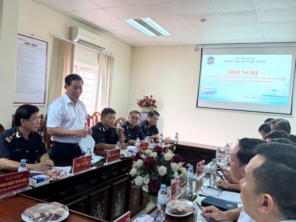 Ông Bùi Thanh San, Chi cục trưởng Chi cục Hải quan khu vực XI phát biểu tại Chi cục Hải quan khu vực XI đã tổ chức đối thoại cùng cộng đồng doanh nghiệp có hoạt động xuất nhập khẩu qua cảng Cửa Lò (Nghệ An). Ông Bùi Thanh San, Chi cục trưởng Chi cục Hải quan khu vực XI phát biểu tại Chi cục Hải quan khu vực XI đã tổ chức đối thoại cùng cộng đồng doanh nghiệp có hoạt động xuất nhập khẩu qua cảng Cửa Lò (Nghệ An).