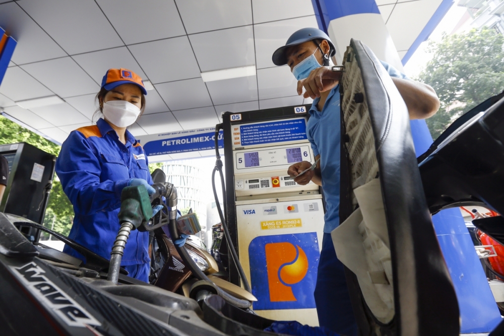 Ngày 21/4: Giá xăng dầu tiếp tục giảm mạnh, dầu diesel giảm trên 3.000 đồng/lít Ngày 21/4: Giá xăng dầu tiếp tục giảm mạnh, dầu diesel giảm trên 3.000 đồng/lít