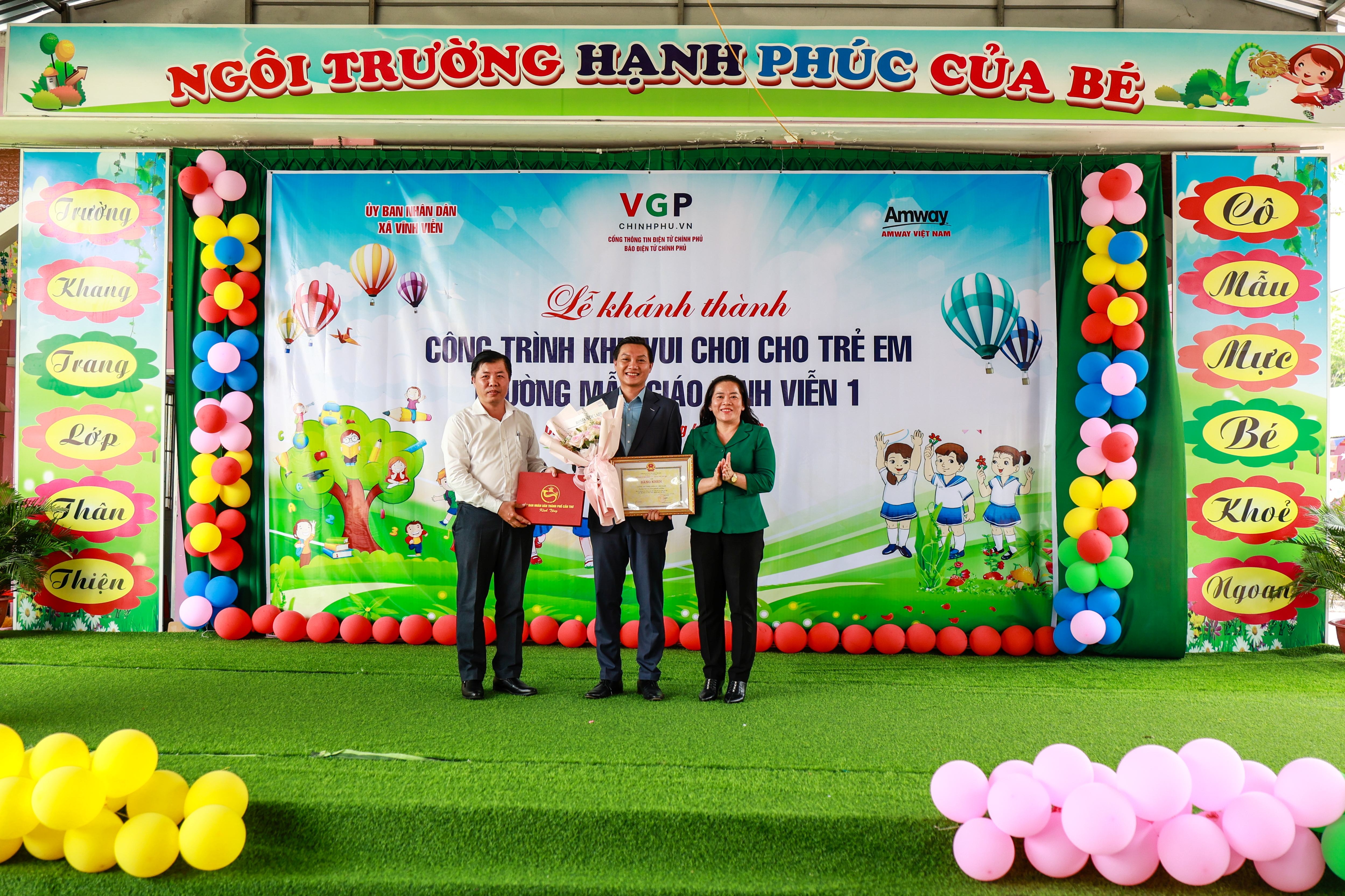 Amway Việt Nam trao tặng sân chơi 500 triệu đồng tại Cần Thơ