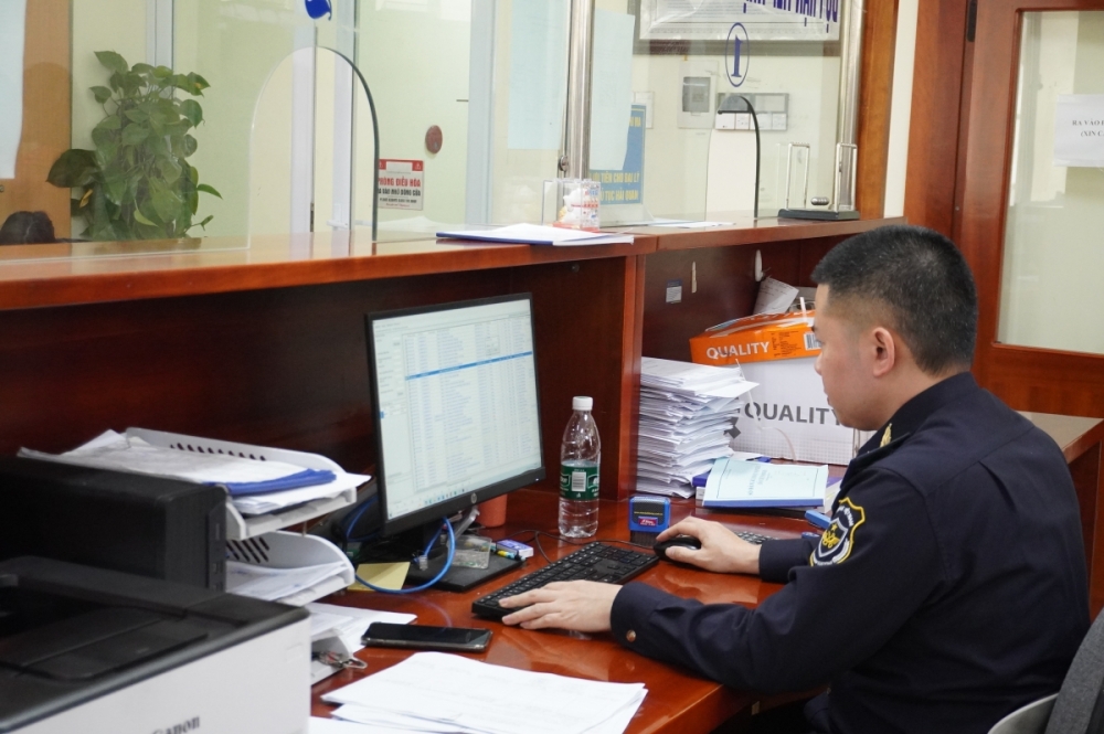 Cơ quan Hải quan tích cực rà soát, cắt giảm thủ tục hành chính tạo điều kiện cho doanh nghiệp. Ảnh: H.Nụ