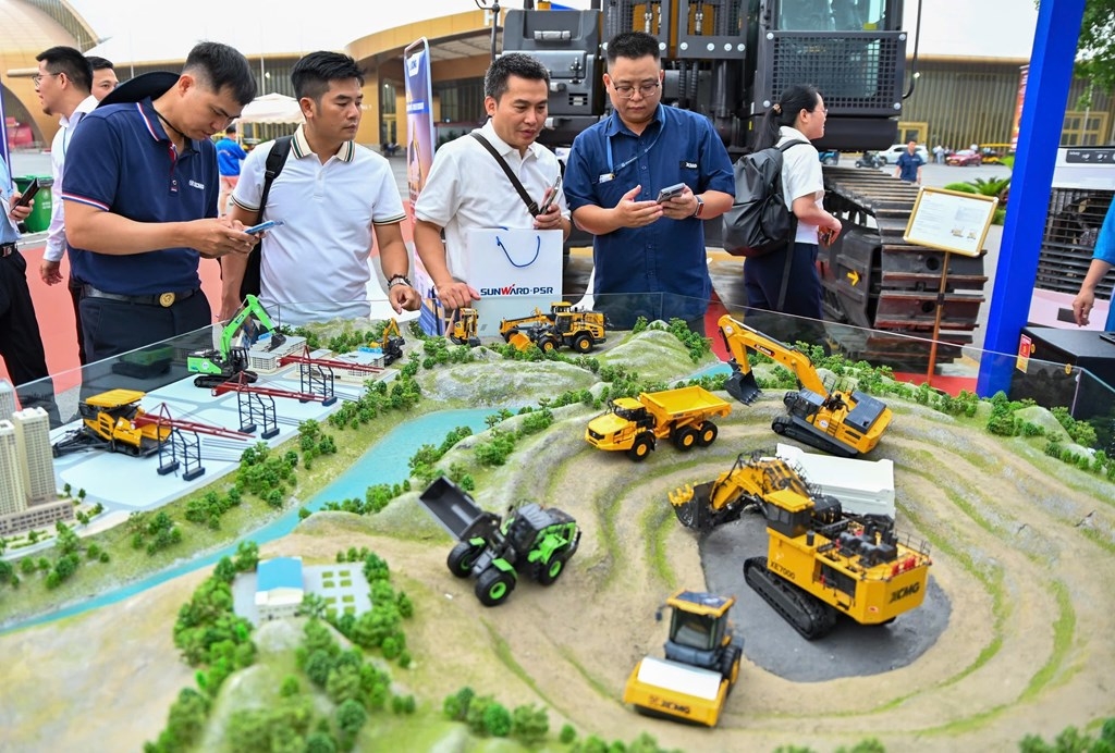 Thúc đẩy ứng dụng công nghệ mới trong ngành khai khoáng và xây dựng