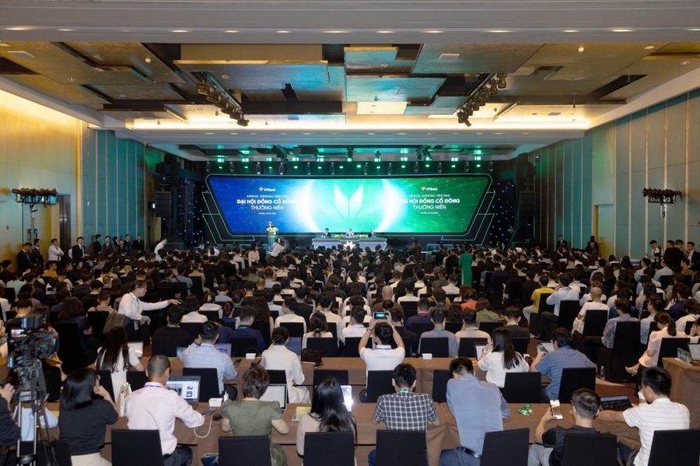 ĐHĐCĐ 2026 VPBank: Mục tiêu tín dụng gần 1,3 triệu tỷ đồng trong năm nay ĐHĐCĐ 2026 VPBank: Mục tiêu tín dụng gần 1,3 triệu tỷ đồng trong năm nay