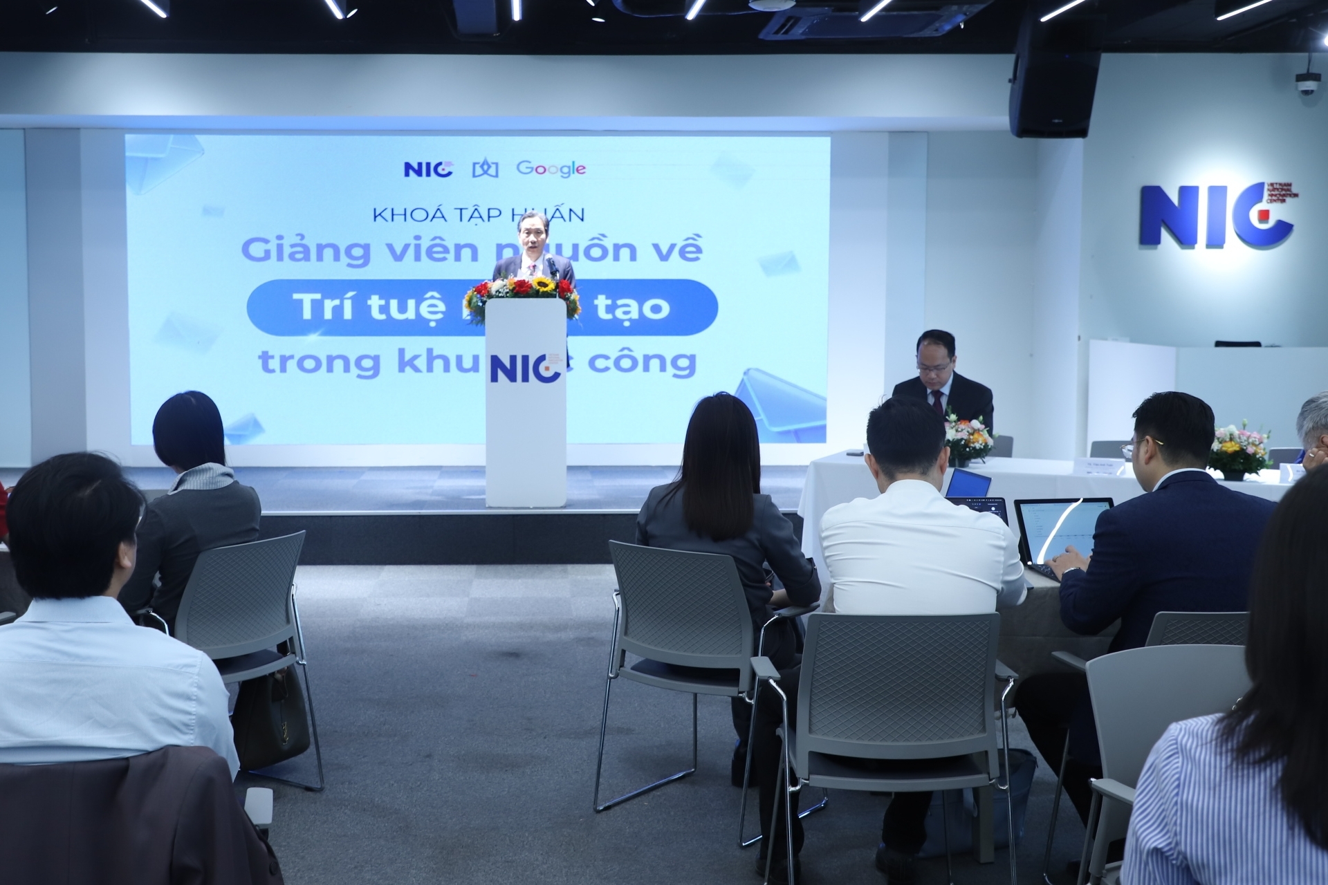 Thúc đẩy ứng dụng trí tuệ nhân tạo (AI) trong khu vực công