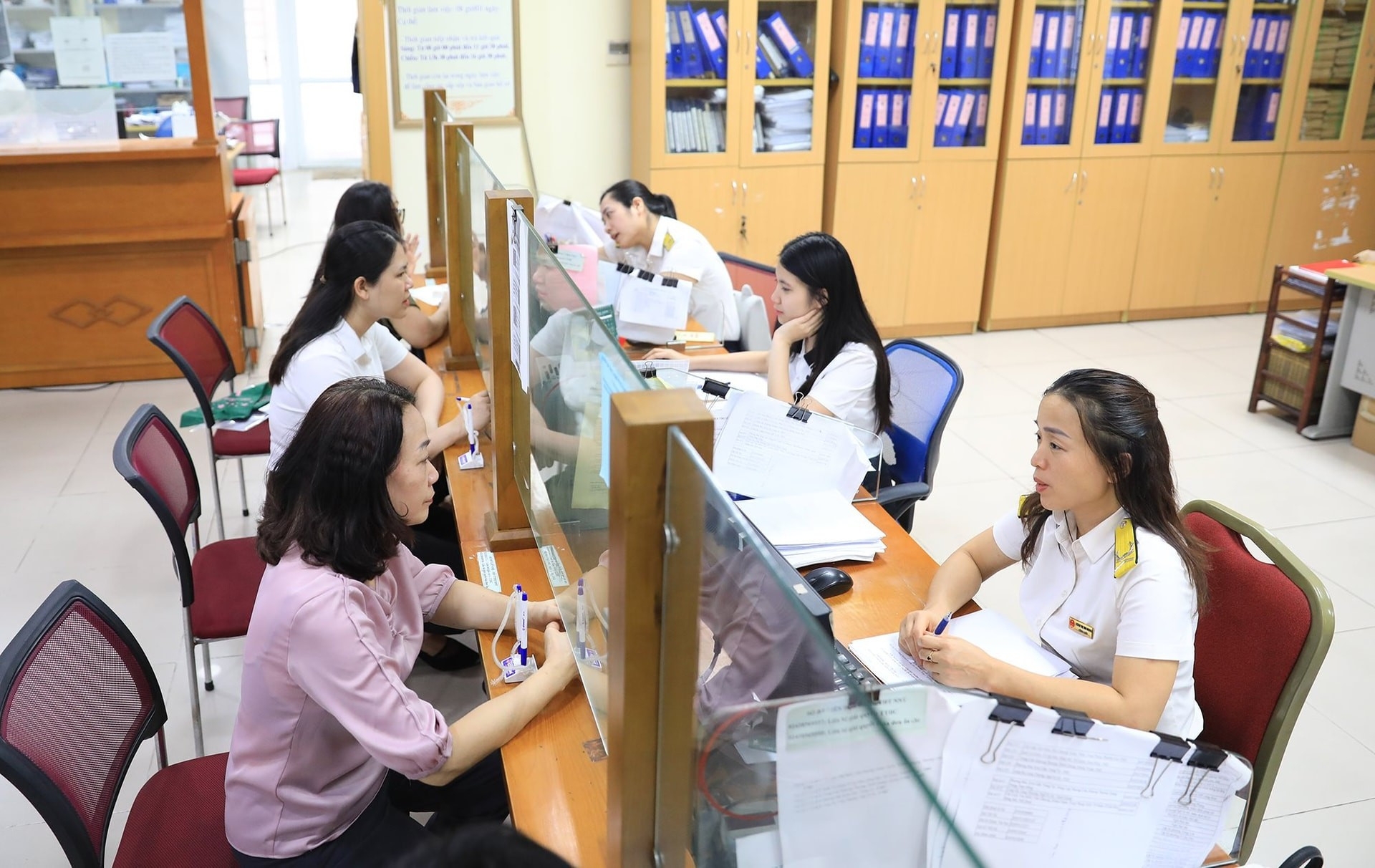 Làm rõ khoản hỗ trợ nghỉ hưu trước tuổi có chịu thuế thu nhập cá nhân hay không?