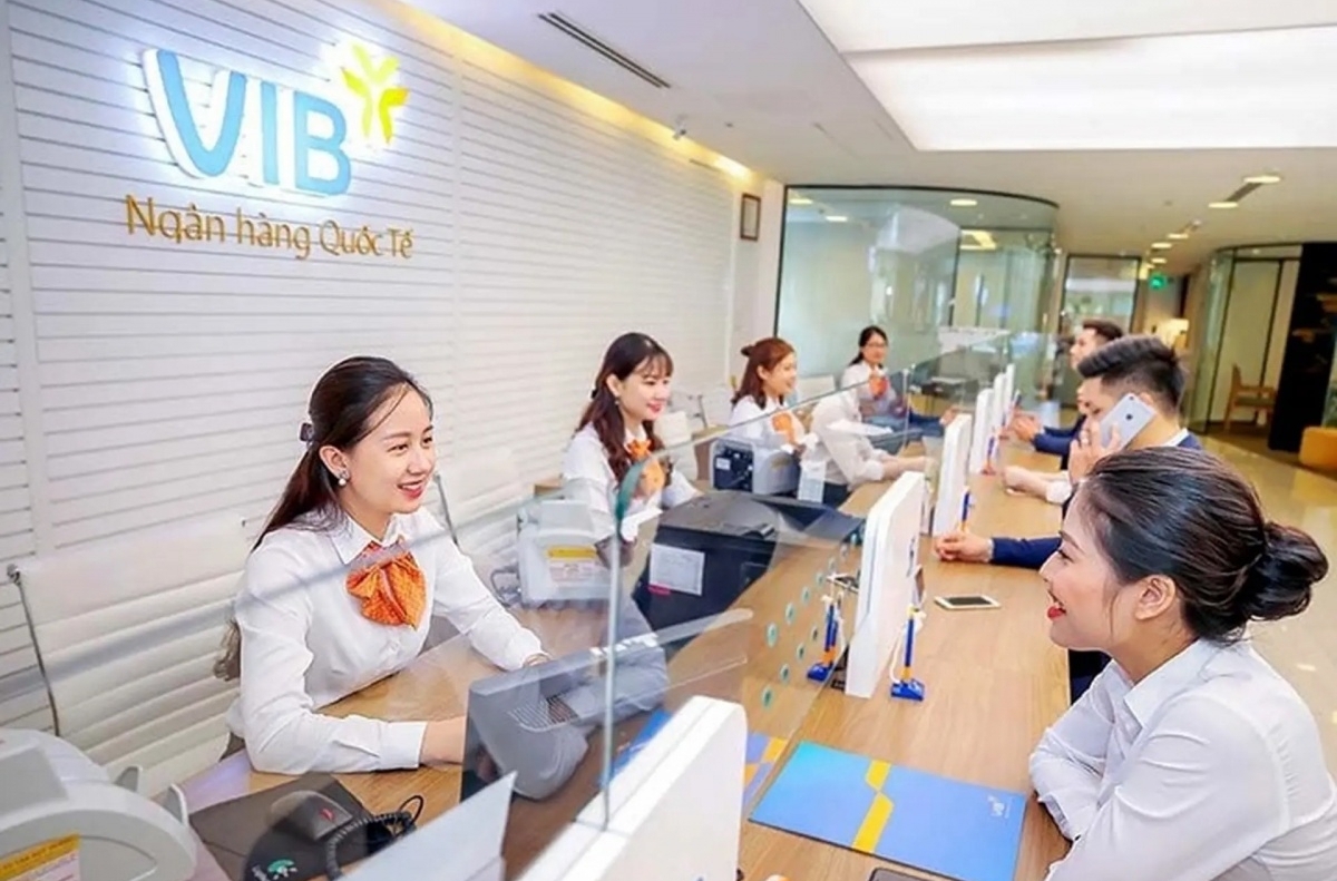 Ngân hàng Quốc tế Việt Nam; Dịch vụ Vận tải và Thương mại trả cổ tức bằng tiền mặt