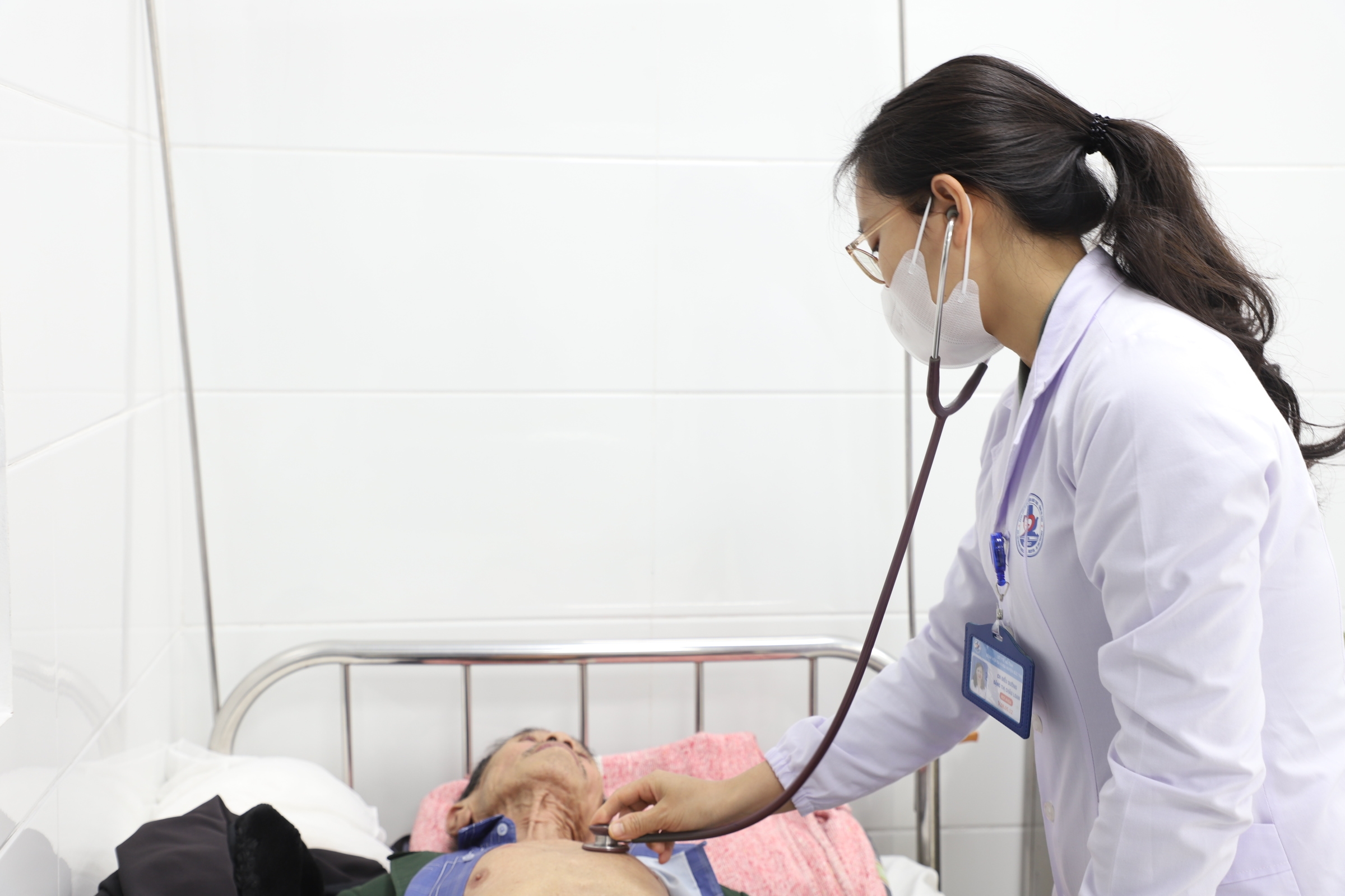 Tiếp tục rà soát, hoàn thiện nhiều văn bản quy định về bảo hiểm y tế