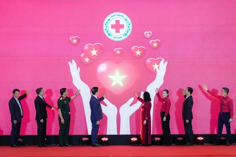 Tháng Nhân đạo 2026 tạo dấu ấn với 620 tỷ đồng ủng hộ người yếu thế