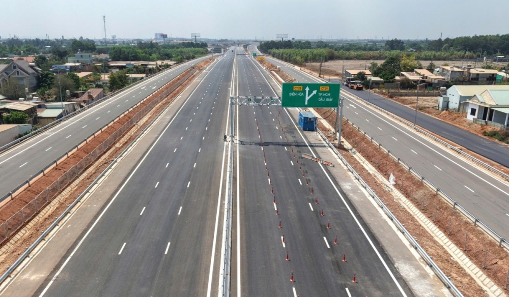 Chính thức khai thác 2 tuyến cao tốc lớn khu vực phía Nam Chính thức khai thác 2 tuyến cao tốc lớn khu vực phía Nam