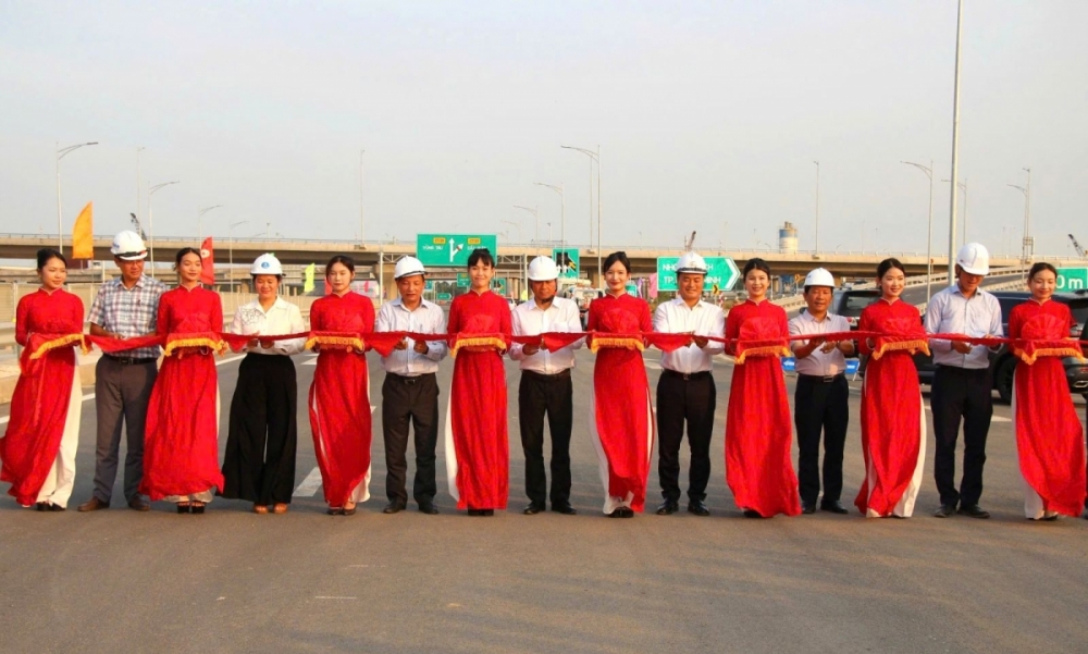 Chính thức khai thác 2 tuyến cao tốc lớn khu vực phía Nam Chính thức khai thác 2 tuyến cao tốc lớn khu vực phía Nam