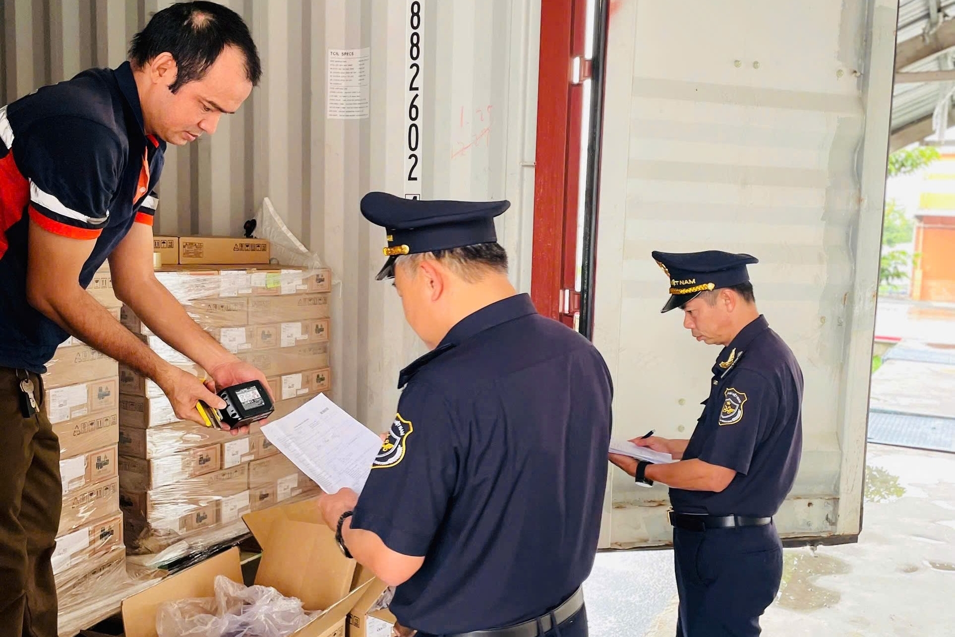 Gỡ vướng thời hạn hồ sơ giảm thuế cho hàng hóa bị hỏa hoạn