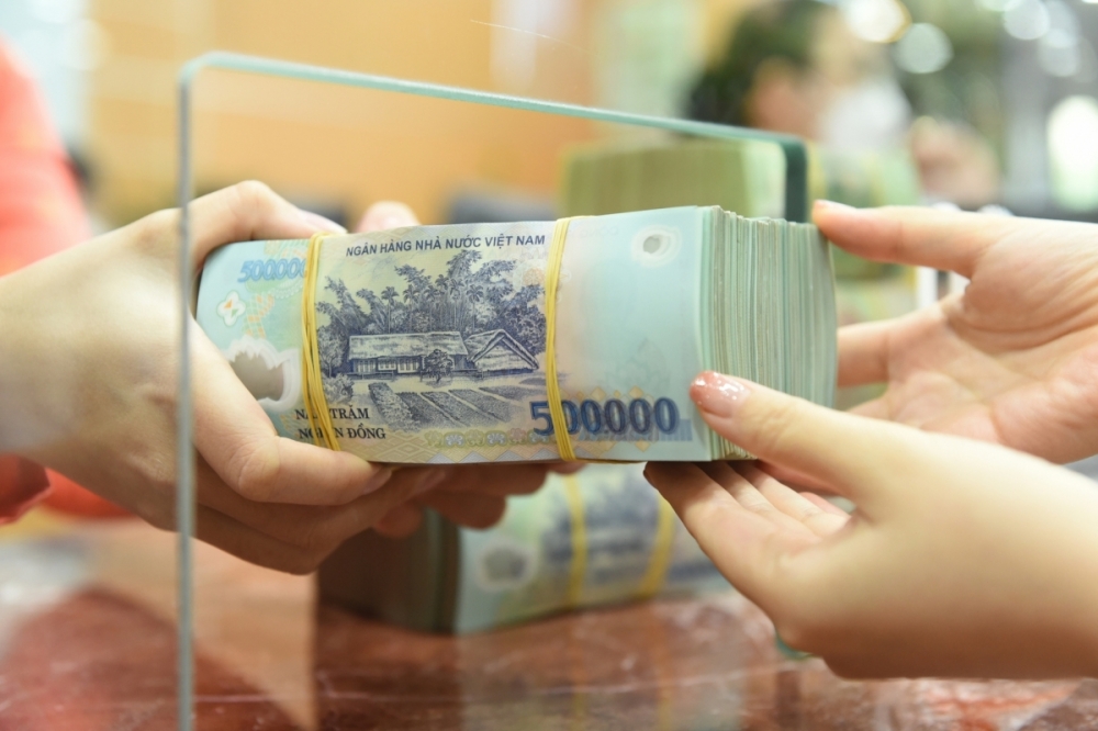 Lãi suất huy động bước vào tháng 5: Giảm trên diện rộng Lãi suất huy động bước vào tháng 5: Giảm trên diện rộng